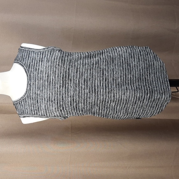 Athleta breezy gray & white striped rounded hem tank top, size small - Picture 3 of 10